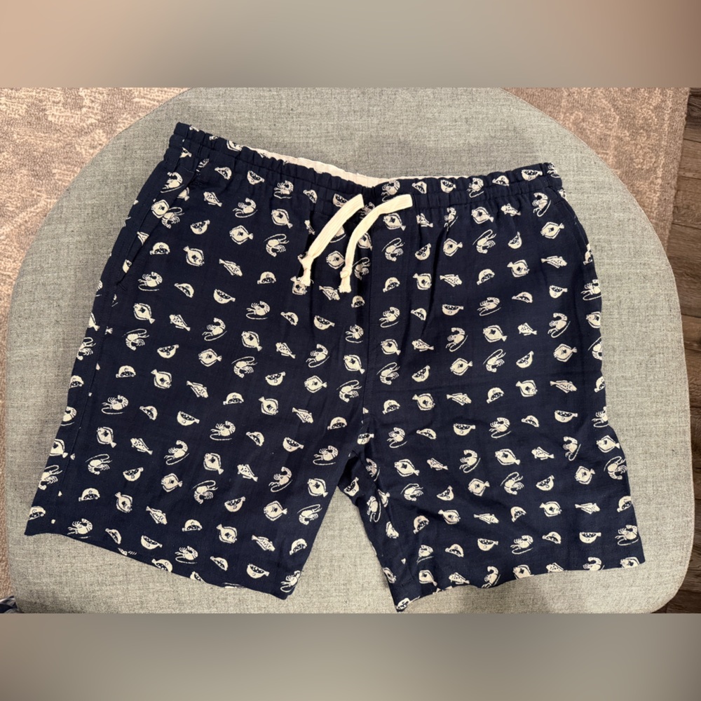 Gustin navy shorts size L NWT
